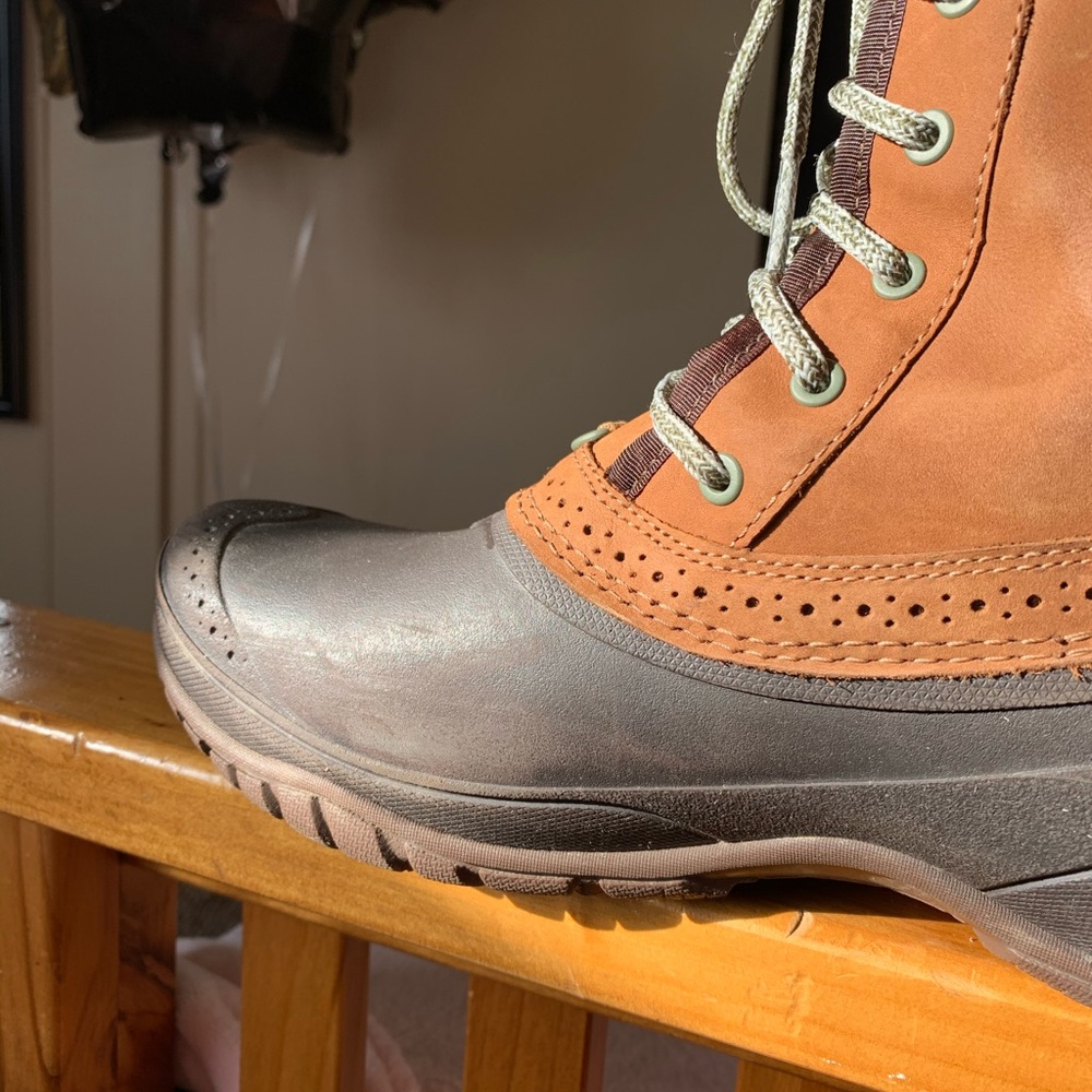 North Face Women’s Winter Boots like new - Picture 4 of 8